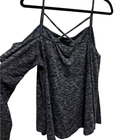Torrid off the shoulder cross cross grey speckled top - Picture 2 of 4